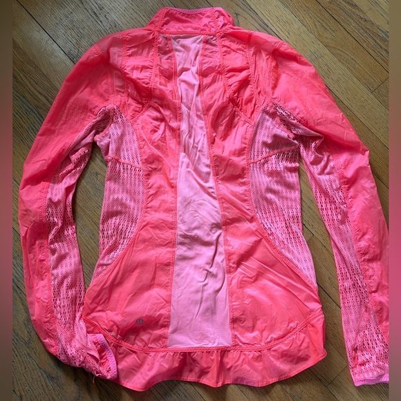 Lululemon Run: Wild Jacket - Picture 2 of 11